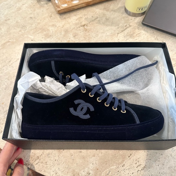 Worn once- amazing condition. In original box! - Picture 6 of 6